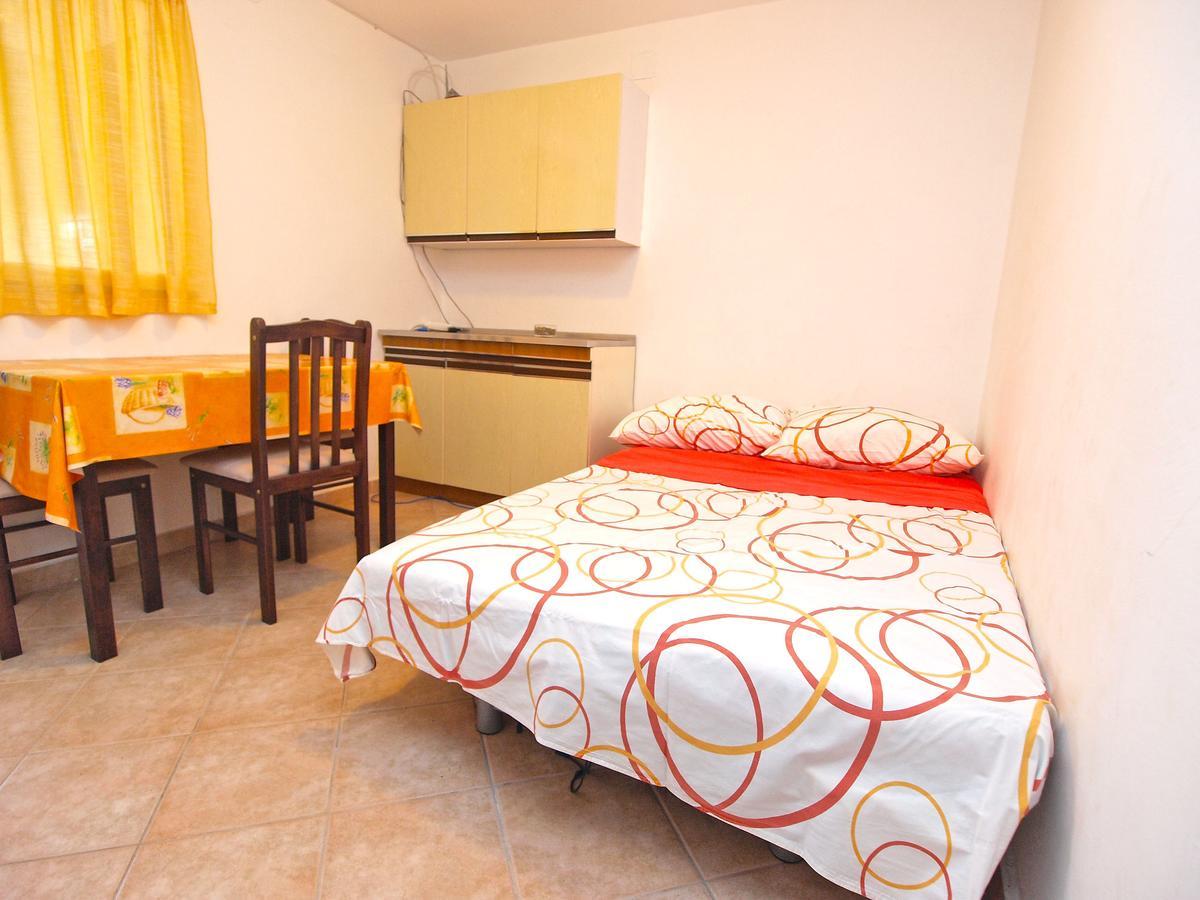 Apartments Ivan 41 Pula Bagian luar foto